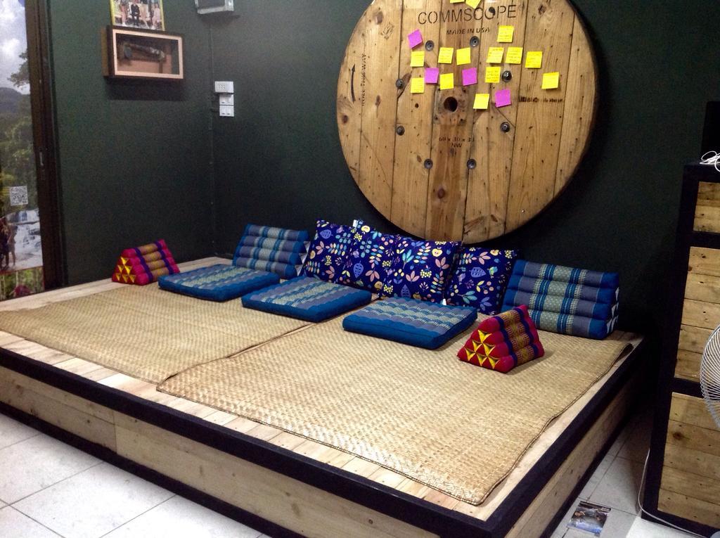 Cham Cha Hostel Чиангмай Экстерьер фото