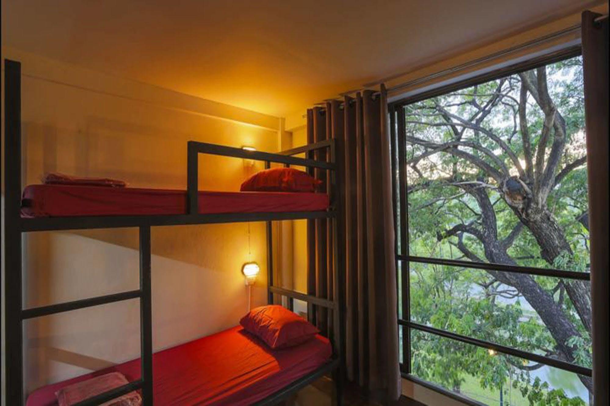 Cham Cha Hostel Чиангмай Экстерьер фото